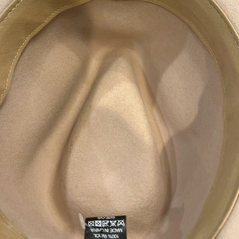 NWOT New Urban Outfitters
Elegant Retro Felt Fedora Wide
Brim Hat - Picture 5 of 7